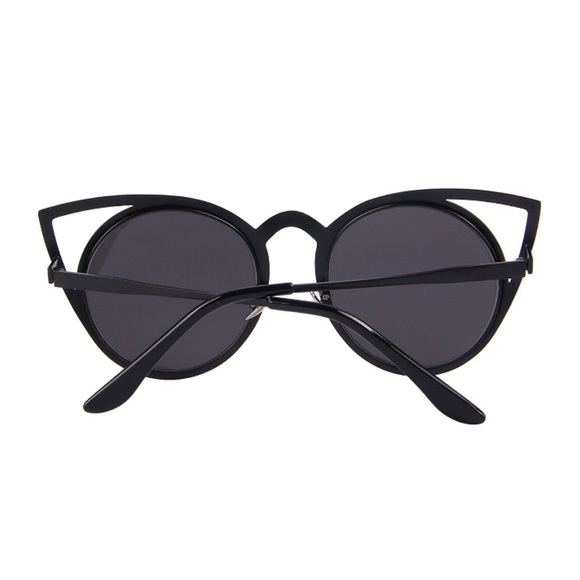 Round Lens Cut Out Cat Eye Black Sunglasses - Picture 6 of 11